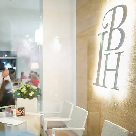 International 호텔 4*