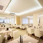 国际海滩酒店 酒店 4*