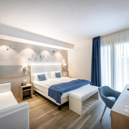 International 4* Καόρλε