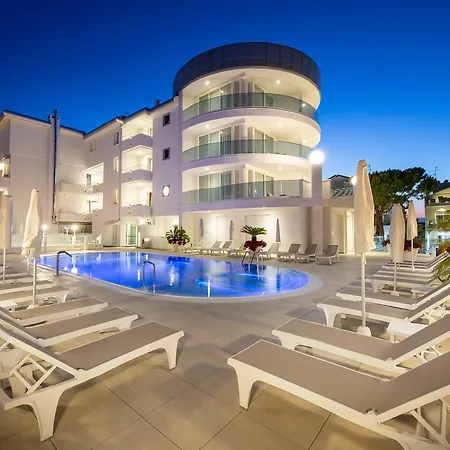 International Hotel